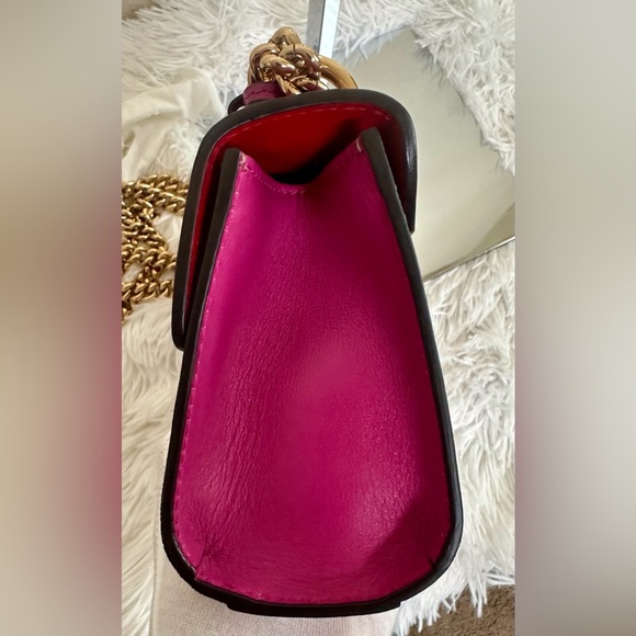 Gucci Padlock 2 way bag. W/ Box/ Dust Bag - Picture 6 of 12